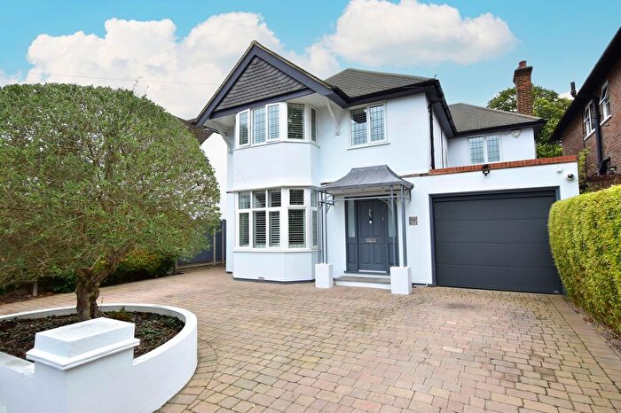 4 Bedroom Detached House For Sale In Parkside Drive, Watford, WD17
