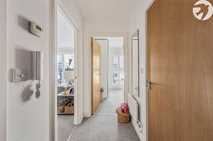 1 Bedroom Flat For Sale In Carmichael Avenue, Greenhithe, Kent, DA9