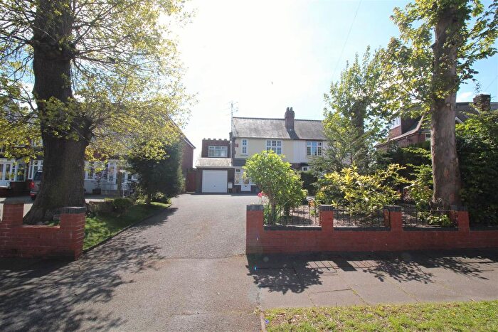 4 Bedroom Semi Detached House For Sale In Rockingham Road, Yardley, Birmingham, B25