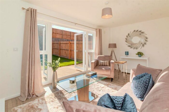 3 Bedroom Semi-Detached House To Rent In Highfield Place, Kirkby, L33