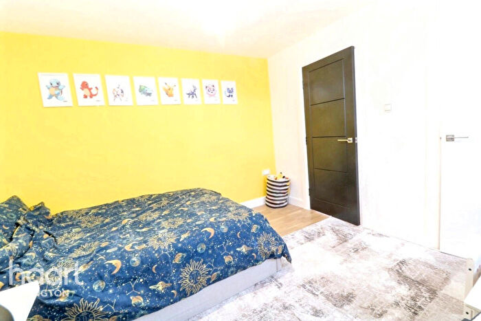 4 Bedroom Semi-Detached Bungalow For Sale In Millwood Road, Orpington, BR5