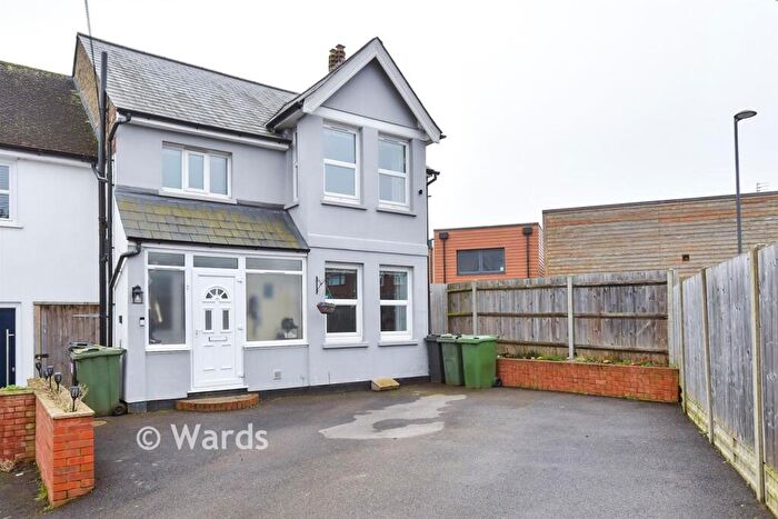 3 Bedroom Semi Detached House For Sale In Tonbridge Road, Maidstone, Kent, ME16