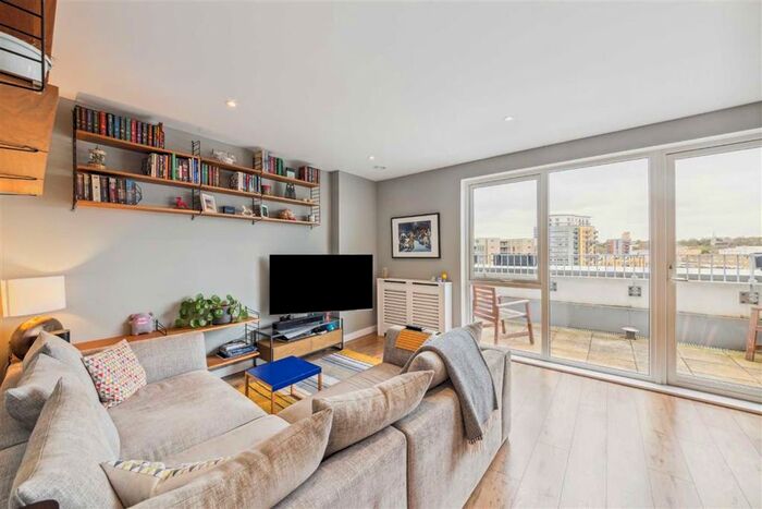 3 Bedroom Flat To Rent In Cofferdam Way, London, SE8