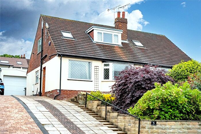 2 Bedroom Bungalow For Sale In Newlay Wood Avenue, Horsforth, Leeds, West Yorkshire, LS18