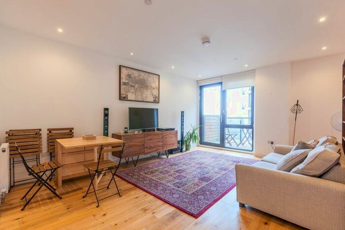 1 Bedroom Flat For Sale In Palmers Road, Bethnal Green, London, E2