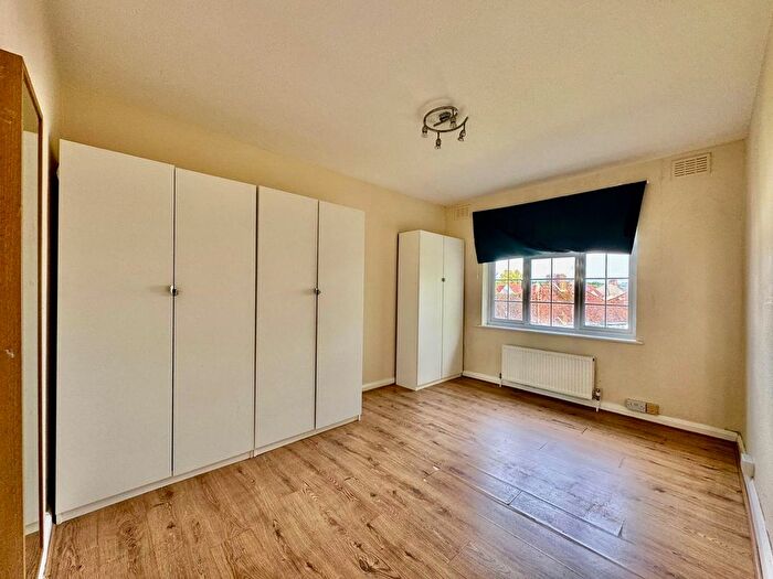 1 Bedroom Flat For Sale In Hale Lane, Edgware, HA8