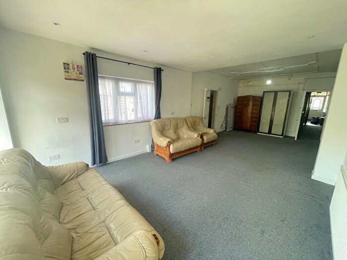 4 Bedroom Semi-Detached House To Rent In Wembley, Greater London, HA0