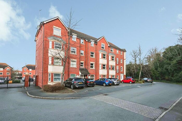 2 Bedroom Flat For Sale In Trefoil Gardens, Amblecote, Stourbridge, DY8