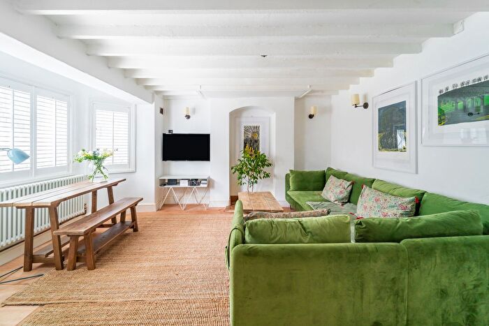 3 Bedroom Maisonette For Sale In Heathville Road, Stroud Green, N19