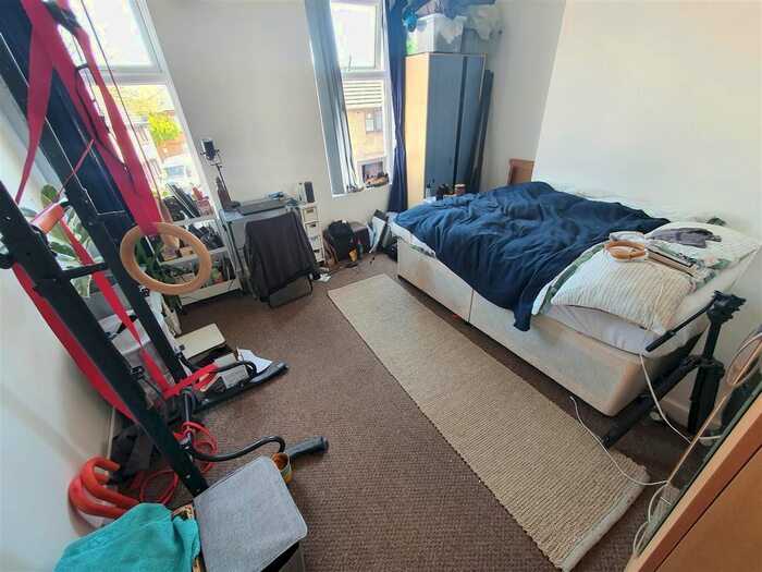 2 Bedroom Flat To Rent In , Moira Street, Adamsdown, CF24