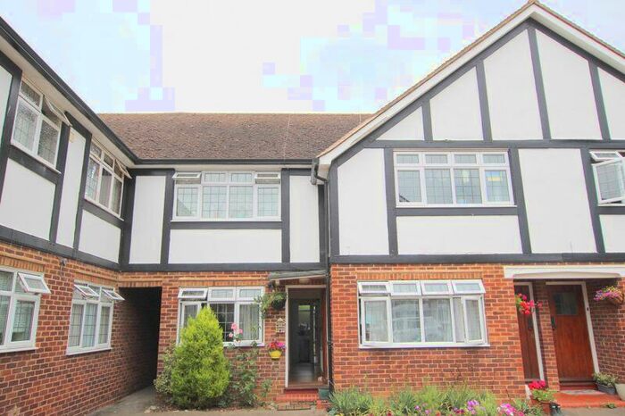 2 Bedroom Flat To Rent In Bridge Road, Epsom, KT17