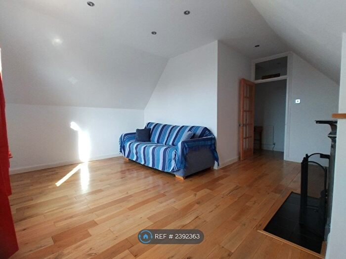 1 Bedroom Flat To Rent In Parkhurst Road, London, N11