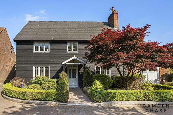 3 Bedroom Detached House For Sale In Middle Down, Aldenham, Watford, WD25