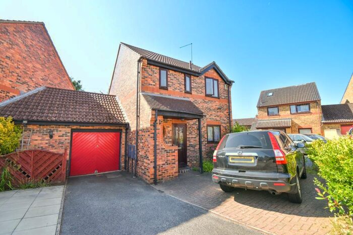 3 Bedroom Detached House To Rent In The Fairoaks, Wakes Meadow, Northampton, NN3