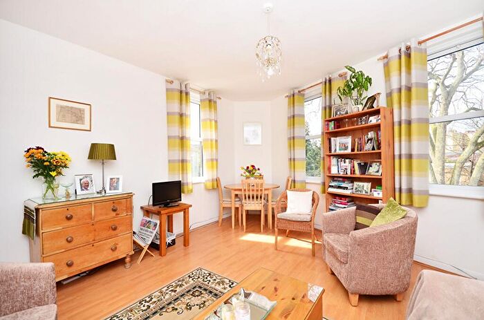 2 Bedroom Flat To Rent In Ockendon Road, Islington, London, N1