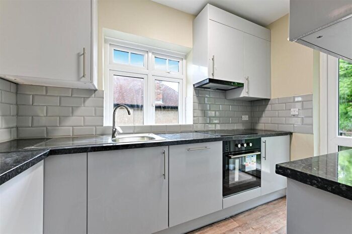 2 Bedroom Maisonette To Rent In Grove Avenue, Sutton, SM1