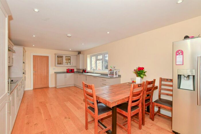 3 Bedroom Detached House For Sale In Hunt Street, West Farleigh, Maidstone, Kent, ME15