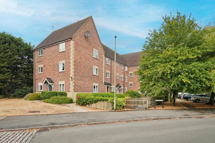 2 Bedroom Flat For Sale In Anna Pavlova Close, Abingdon, OX14