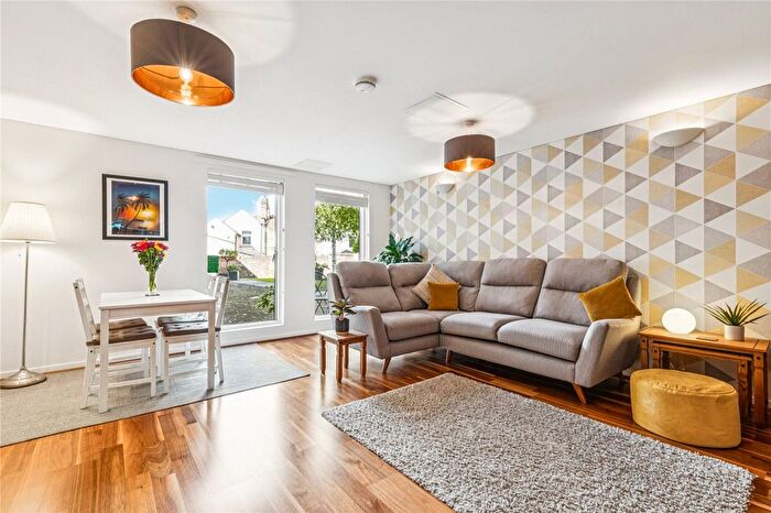 2 Bedroom Flat For Sale In Balham Grove, SW12
