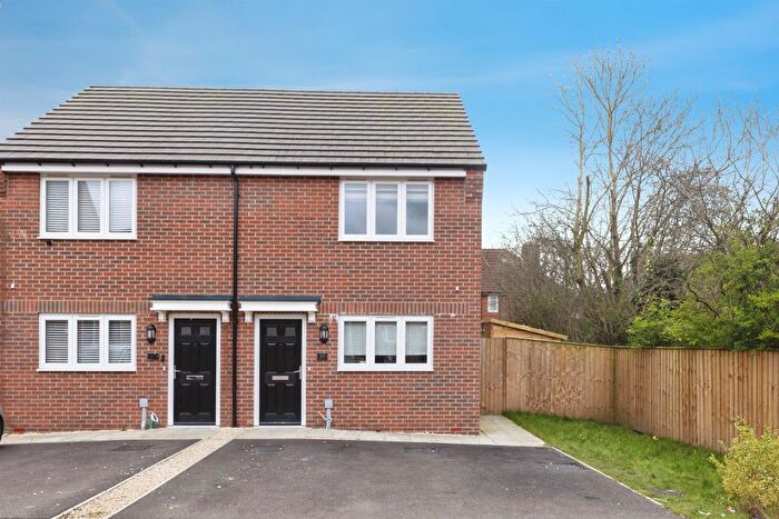 2 Bedroom Semi Detached House For Sale In Brooklands Garth, Leeds, LS14