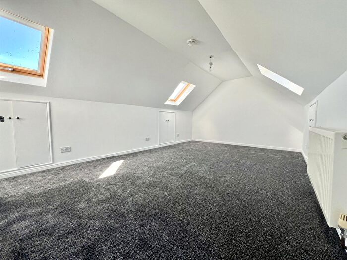 2 Bedroom Maisonette To Rent In Newhouse Crescent, Watford, Hertfordshire, WD25