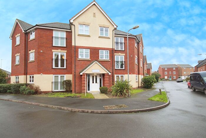 2 Bedroom Flat For Sale In Claypitts Boulevard, Warwick, CV34