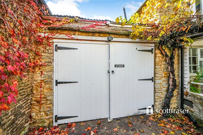 Cottage To Rent In The Elms, The Walk, OX5