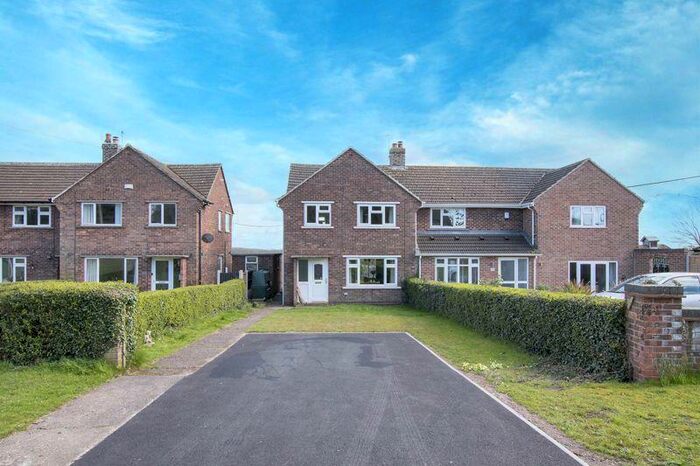3 Bedroom Semi-Detached House For Sale In Vernon Close, Grove, Retford, DN22