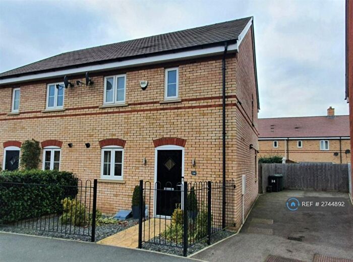 3 Bedroom Semi Detached House To Rent In Grange Drive, Stotfold, Hitchin, SG5
