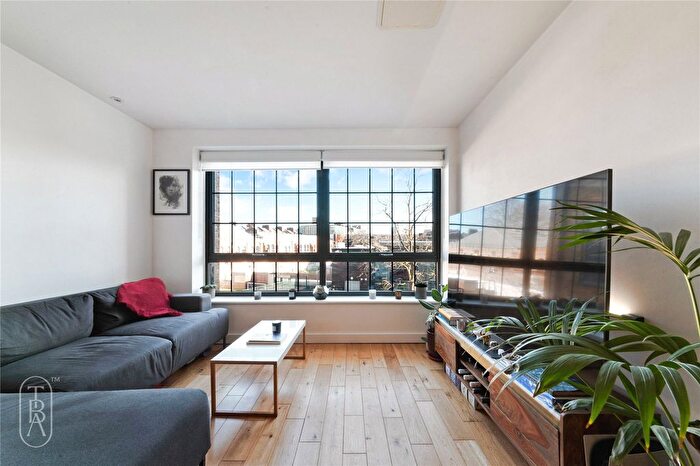 1 Bedroom Flat For Sale In Lolesworth Close, London, E1