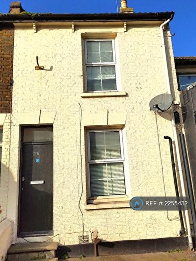 3 Bedroom Terraced House To Rent In Delce Road, Rochester, ME1