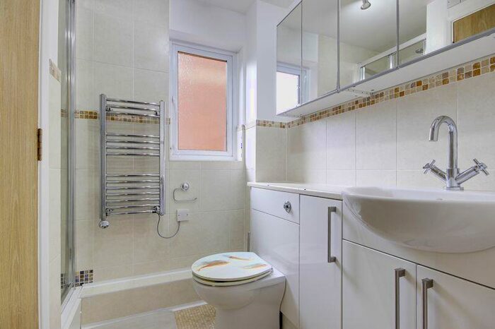 1 Bedroom Flat For Sale In Maltby Drive, Enfield, EN1