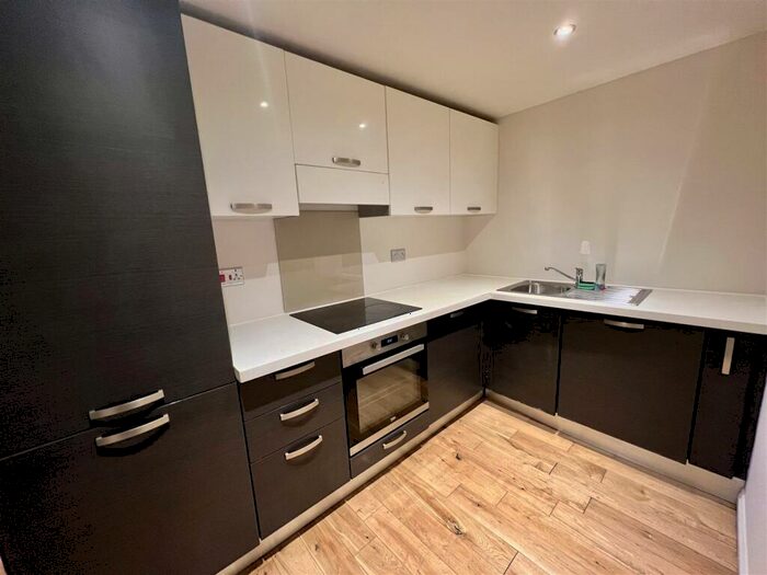 3 Bedroom Flat To Rent In Hill House, Western Road, Hove, BN3