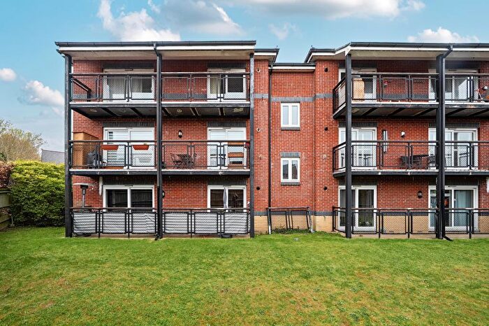 2 Bedroom Flat For Sale In Brasenose Driftway, Oxford, OX4