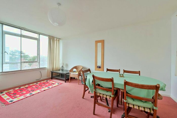 2 Bedroom Flat To Rent In Keswick Road, East Putney, London, SW15
