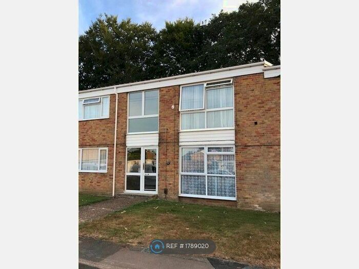 2 Bedroom Flat To Rent In Parkwood, Gillingham, ME8