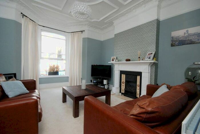 2 Bedroom Flat To Rent In Woodside, Wimbledon, London, SW19