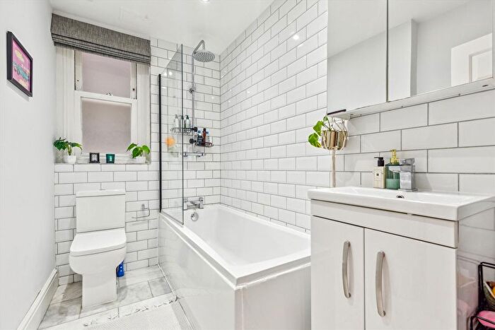 1 Bedroom Flat To Rent In Auriol Road, London, W14