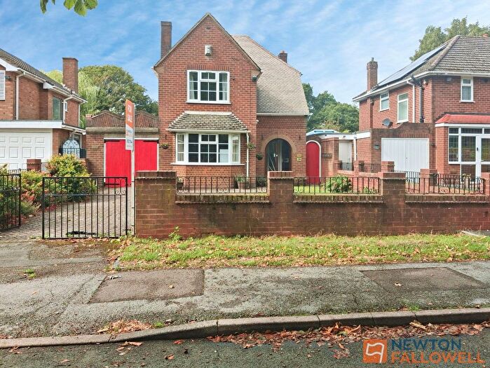 3 Bedroom Detached House For Sale In Bealeys Lane, Walsall, WS3