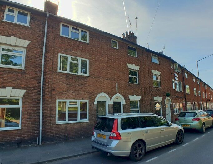 3 Bedroom Terraced House To Rent In Coventry Road, Warwick, CV34