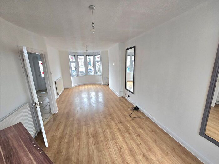 3 Bedroom End Of Terrace House For Sale In Cheveral Avenue, Radford, Coventry, CV6