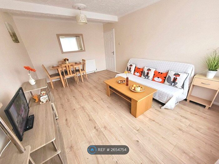 2 Bedroom Flat To Rent In Fillebrook Road, London, E11