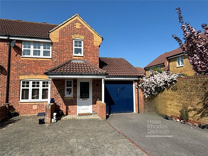 3 Bedroom Semi-Detached House For Sale In Acacia Close, Newport, Isle Of Wight, PO30