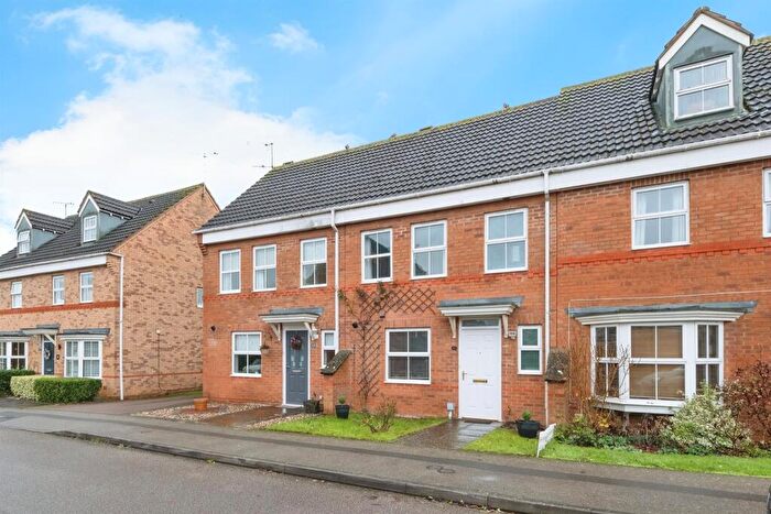 2 Bedroom Terraced House For Sale In Treefields, Buckingham, MK18