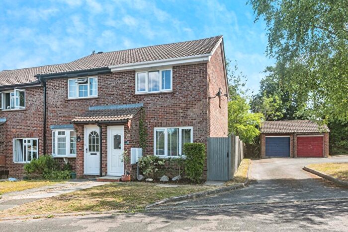 2 Bedroom End Of Terrace House For Sale In Titchfield Close, Tadley, Hampshire, RG26