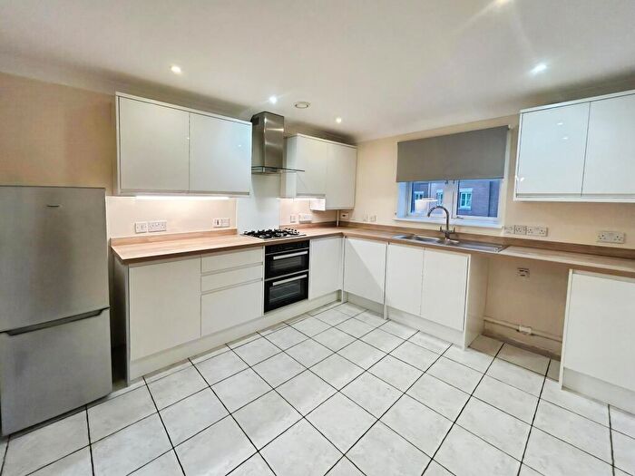 2 Bedroom Flat To Rent In Brookbank Close, Cheltenham, GL50