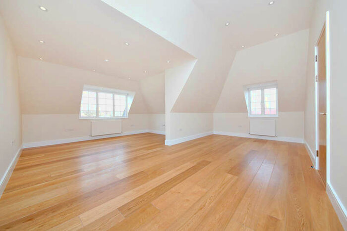 3 Bedroom Flat To Rent In Beechcroft Avenue, Golders Green, London, NW11