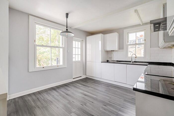 3 Bedroom Flat For Sale In Radbourne Road, Balham, London, SW12