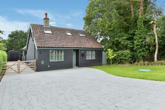 3 Bedroom Bungalow For Sale In Yarmouth Road, Geldeston, Beccles, NR34