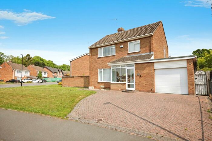 3 Bedroom Detached House For Sale In Dewsbury Avenue, Coventry, West Midlands, CV3